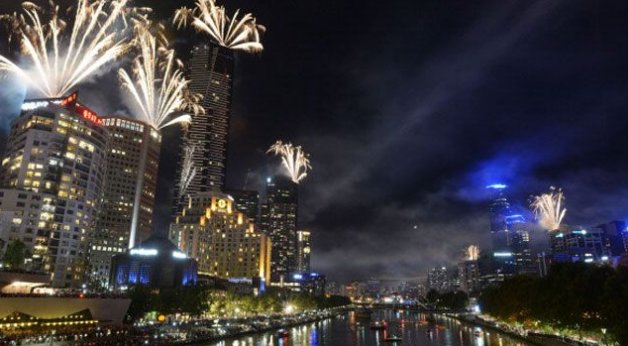 7NewsMelbourne's tweet photo. The half a million revellers expected to celebrate the New Year in Melbourne can expect to see a heavy police presence. https://t.co/IgWMRo9wCl #7News https://t.co/UxBQVWbSa1