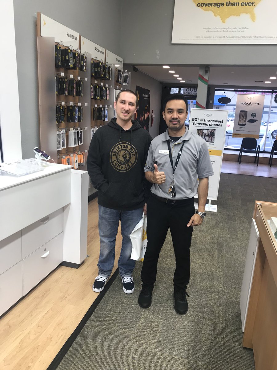 Come at SPRINT LAX and get your new phone before New Years at 8808 S Sepulveda Blvd. Los Angeles <a href="/MikeXPC/">Mike</a> <a href="/GFLO1010/">Giovanni Flores</a> <a href="/ExpertsChoice/">UCR Sprint</a> #sprint #