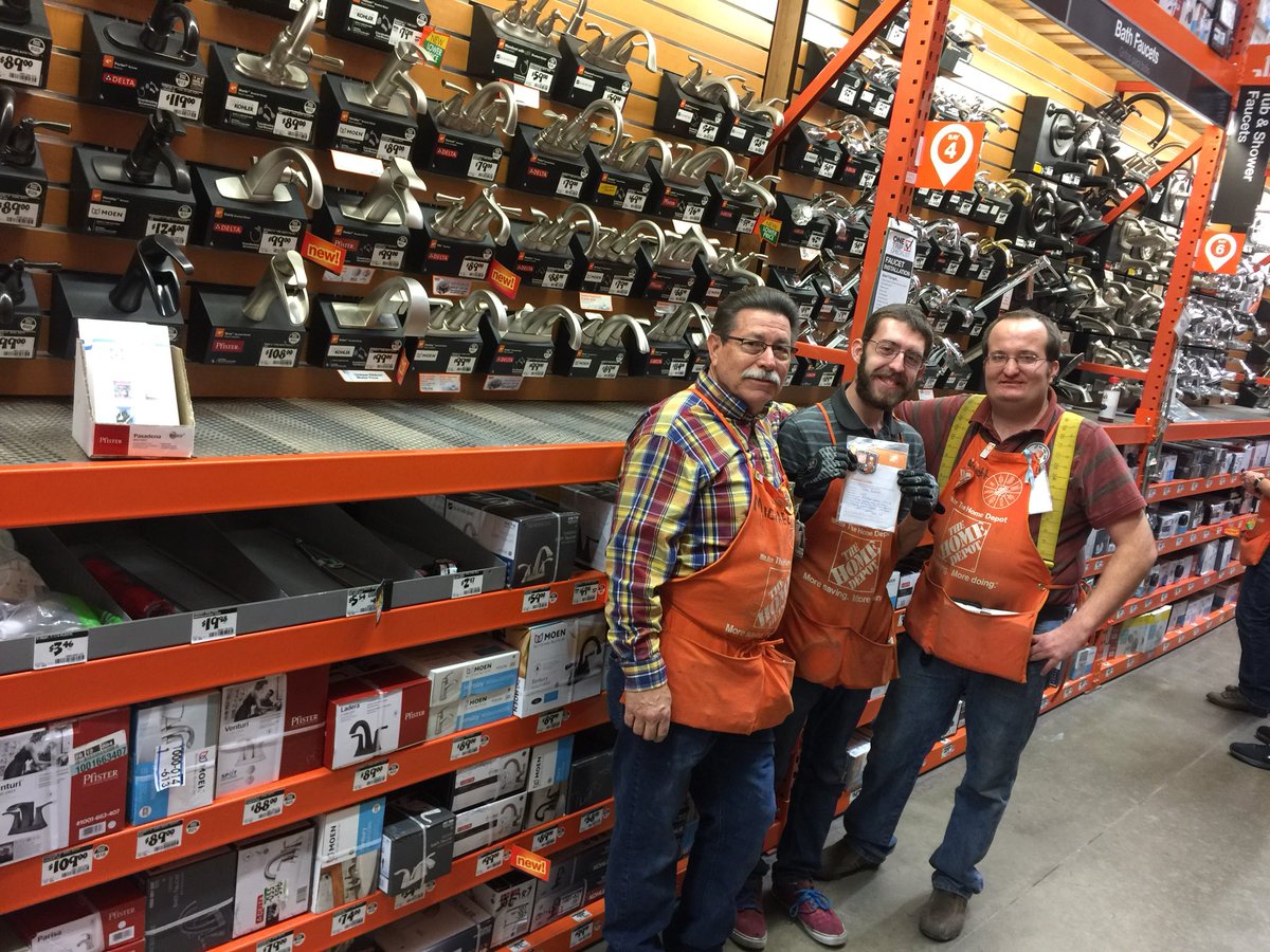 OrangeLiving10's tweet photo. Recognizing Nolan for his oustanding work in D26. He works hard to prepare his dept for customers everyday and ensure he is is in stock in all categories. His attitude and great customer service is inspiring! Great job Nolan! #D130Driven #store472 @rebekahbunn5 @jacki_mccord https://t.co/Nrfc0A2Ngv