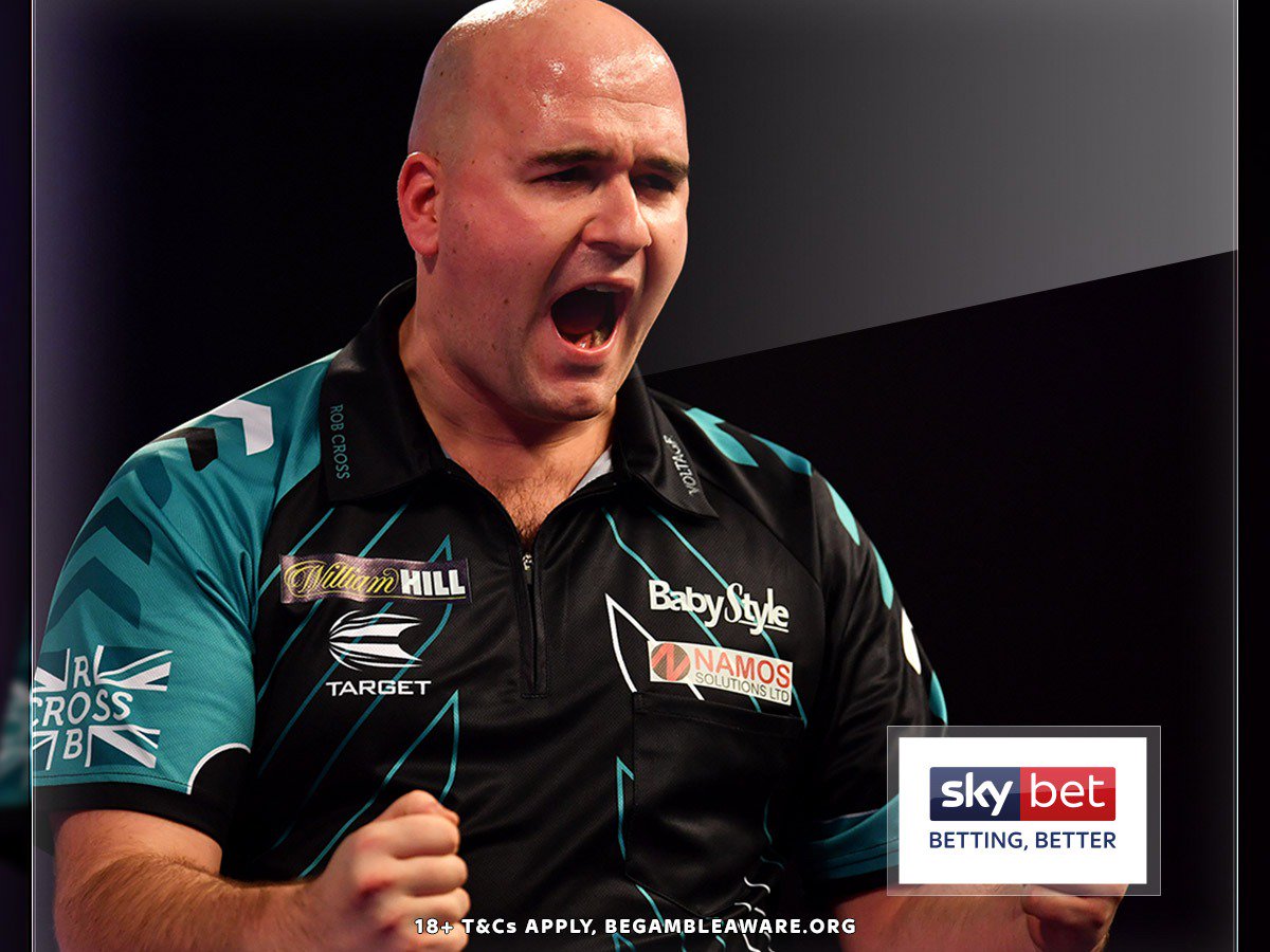 SkyBet's tweet photo. 📅 Feb '17 - @RobCross180 earns his first prize money playing professional darts.

❌ Dec '17 - #robcross makes the #PDCWorldChampionships final. 

📖 What a story.

🎯 What a year. #LoveTheDarts #AllyPally #mvgvcross https://t.co/GmflajeKKJ