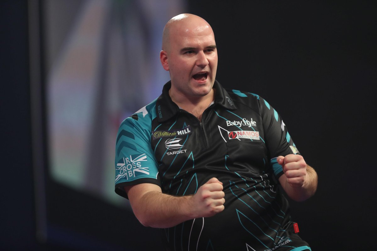 SkySportsDarts's tweet image. Cross misses D16 for the match and MVG misses a SIXTH MATCH DART. Cross doesn't miss again! HE'S DONE IT. Watch live on Sky Sports Darts or follow it here: skysports.tv/52YS9o #LoveTheDarts