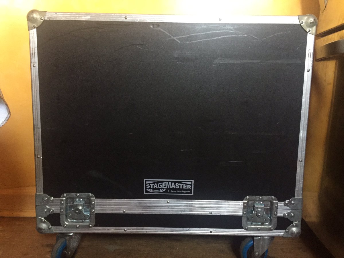zacharypaterson's tweet photo. Selling my mint Vox AC30C2 &amp; custom road-case. This guy is the dream but it just doesn't see enough use anymore. $1200. DM for info. https://t.co/Ou6kxn5u7S