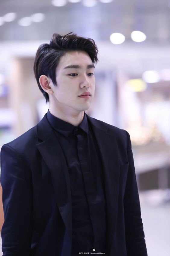 hqpgot7's tweet photo. Park Jinyoung is so beautiful he gives me chest pains 
#GOT7 #IGOT7
#JINYOUNG https://t.co/6dTSW6wIre