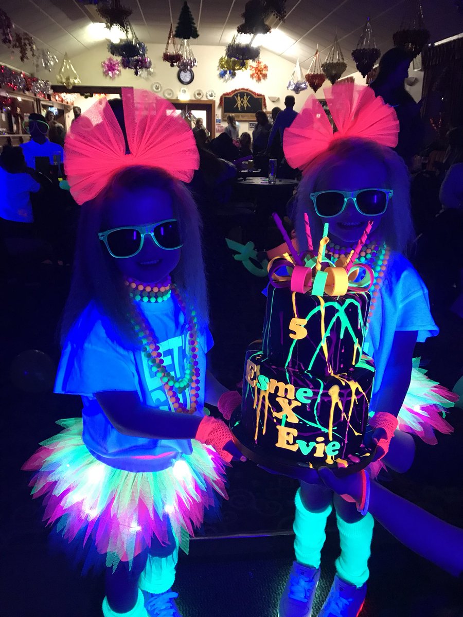 EmmK85's tweet photo. @NaomiWWE please can you give a shout out to these two 5 year olds! They definitely felt the glow in your sunglasses ๐ #feeltheglow #besties https://t.co/vRmjQri0Vm