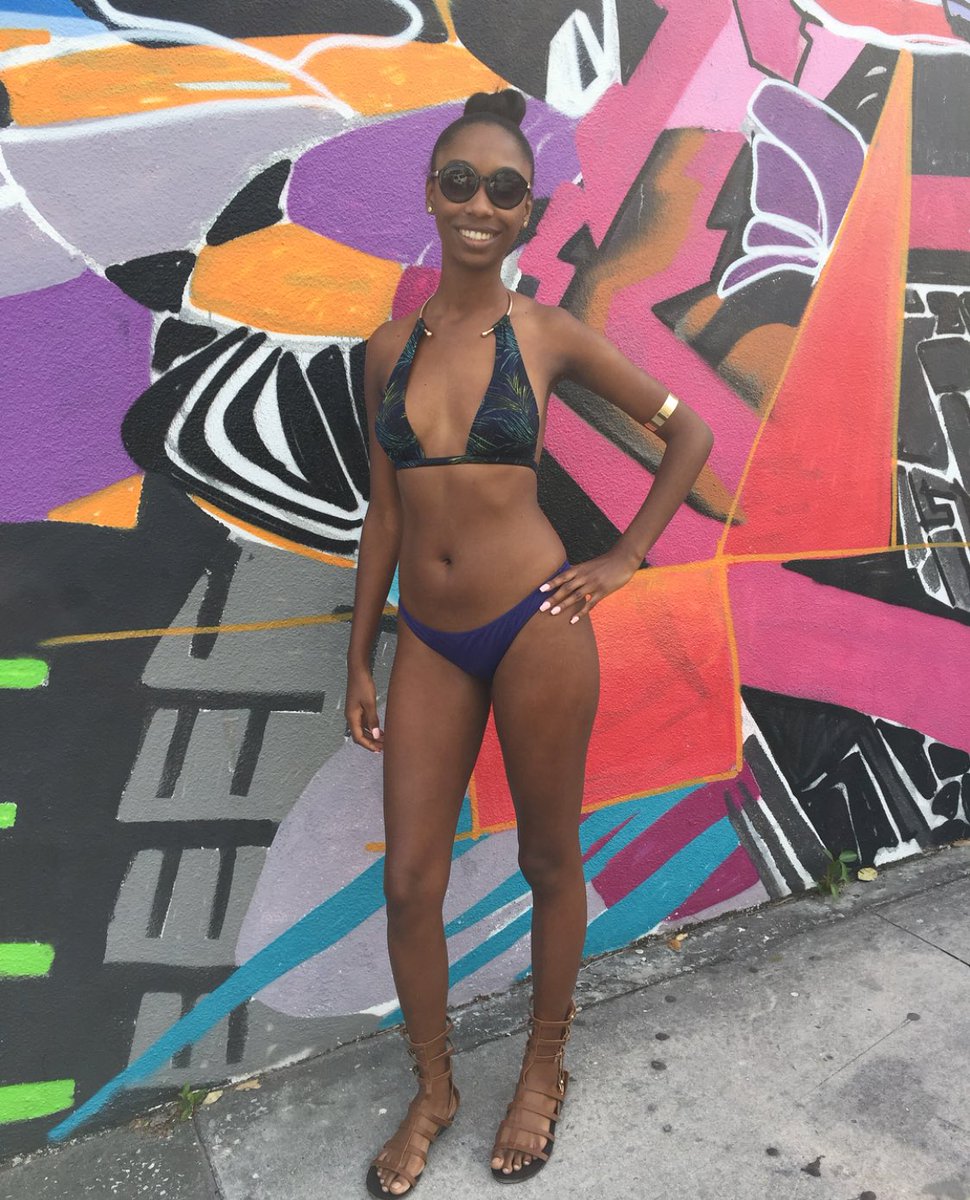abcturntt's tweet photo. God let tall women keep growing, so he could be closer to them π« #FiveTenAndProud #LegsForDecades #tbt https://t.co/e7Hu0JfHUS