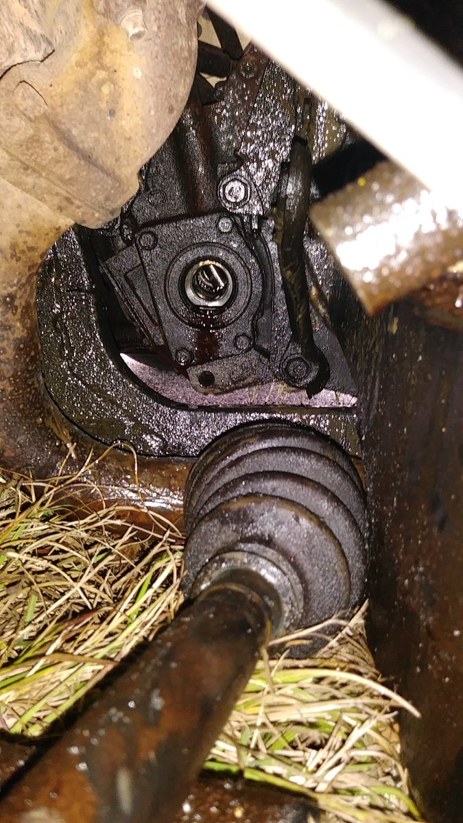 CappyDFS's tweet photo. Guess 2017 wasn't done with me.  Fuck you too 2017... This will be a fun repair https://t.co/AIx4ywbaLd