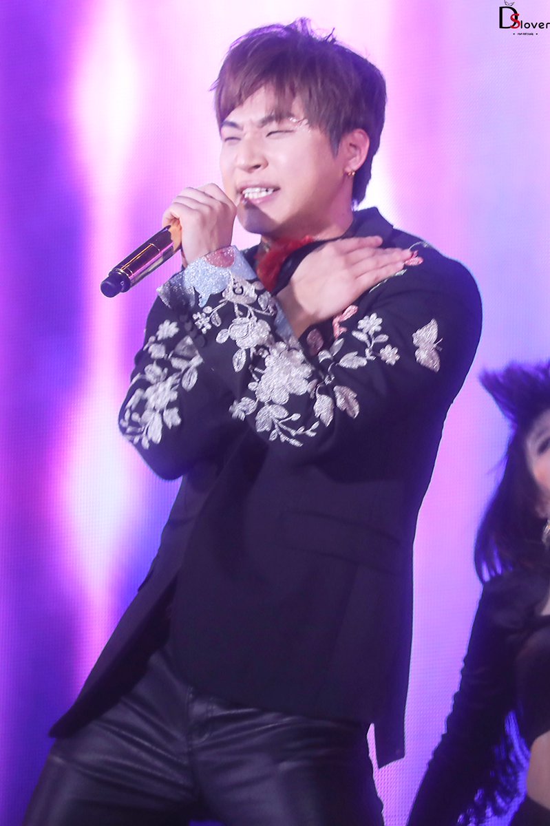 Dslover_Fansite's tweet photo. #DAESUNG #DLITE #DDAY #대성 
LAST DANCE IN SEOUL DAY-1
🕺🏻✨♥️✨ https://t.co/hC9EBdtUGQ