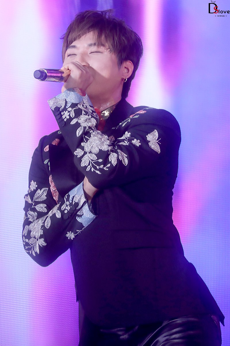 Dslover_Fansite's tweet photo. #DAESUNG #DLITE #DDAY #대성 
LAST DANCE IN SEOUL DAY-1
🕺🏻✨♥️✨ https://t.co/hC9EBdtUGQ