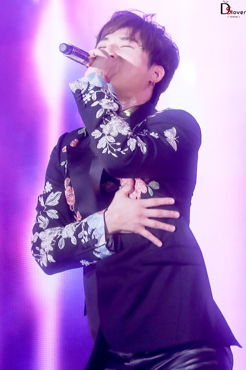 Dslover_Fansite's tweet photo. #DAESUNG #DLITE #DDAY #대성 
LAST DANCE IN SEOUL DAY-1
🕺🏻✨♥️✨ https://t.co/hC9EBdtUGQ