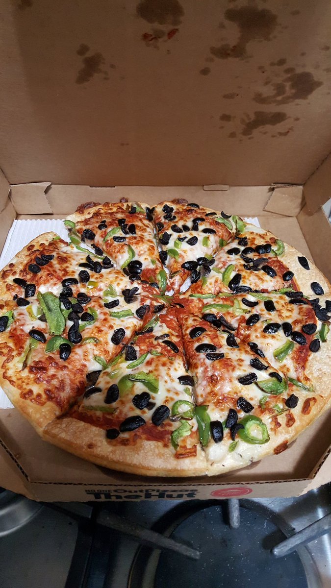 momstats's tweet photo. Update: I bought some anyways. Your trick of texting me to get me thinking about pizza worked....this time @pizzahut https://t.co/c8ajpAYXf1