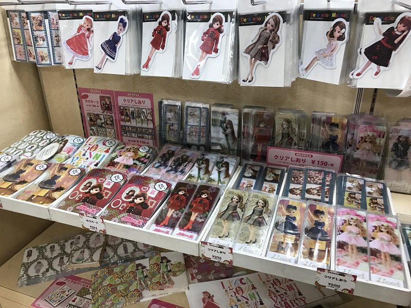 小田急百貨店 新宿店 公式 Ar Twitter 誕生50周年記念 リカちゃん展 会場では キュートなリカちゃんグッズがたくさん とくに人気なのが 特別付録つき 展覧会公式図録 他にも会場限定グッズなど多数ご用意しております リカちゃん展詳細はコチラ