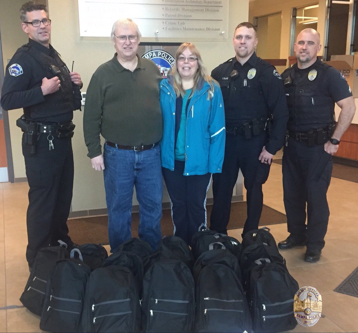 NampaPolice1's tweet photo. Lake view Bible Study delivered care packs to Nampa PD in the form of backpacks filled w/lots of thoughtful essentials. Their wish is to help someone in our community in a moment of need. Thank You for your generosity! #CommunitySupport #King340 #Duke621 #Kern336 https://t.co/p0rfGaMxiy