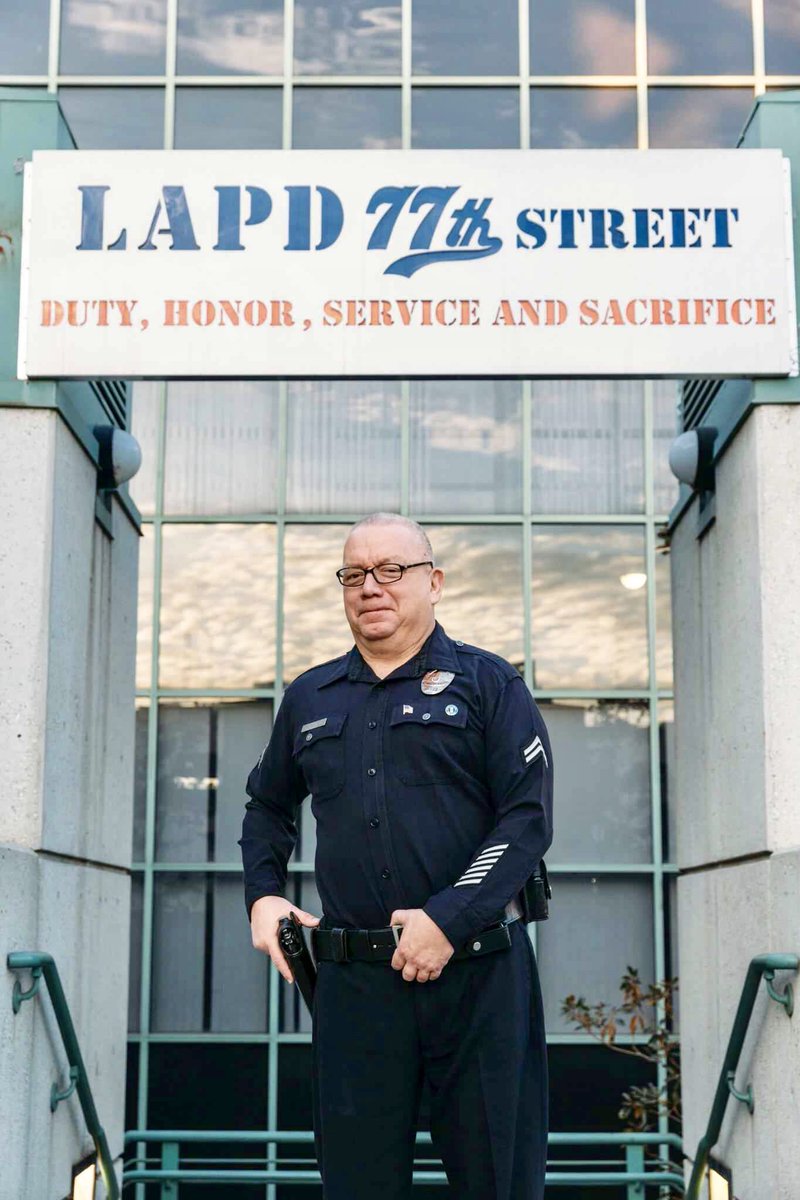 Many people might not know this, but each hash mark on the sleeve of LAPD Officer Bob Bermudez represents 5 years of service to Angelenos. There’s 6 of them. 30 years of service at 77th Division. #NewYearsEve is his last shift. Let’s give him a well deserved THANK YOU!