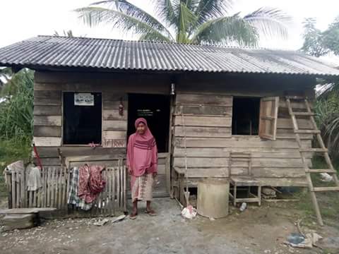 MelonRaya's tweet photo. Semangat mendampingi desa walau diakhir masa/tahun
@EkoSandjojo @taufikmadjid71 @jokowi 
#GerakanInovasiAceh
#P3MDAceh 
#P3MDAcehTimur 
#PLD_Peureulak
Rehab rumah tidak layak huni desa Kuala Leuge https://t.co/N6wFM59X7M