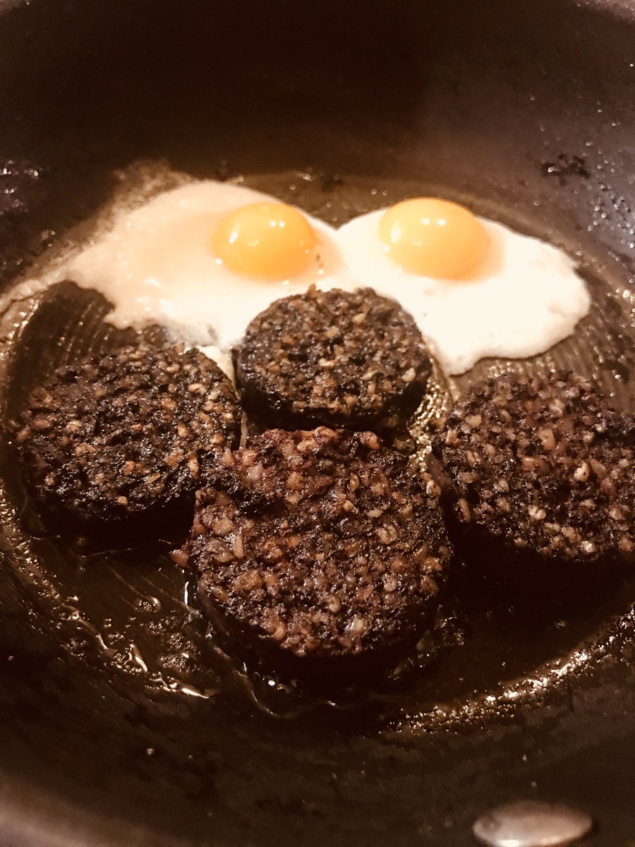 rowney_andy's tweet photo. When you have to rummage in the fridge to find something to go with the @KraziBaker spud bread . I think the @BallinteerFarm quails eggs and @ClonakiltyBP are a perfect match . 
Also empties the fridge in time for a wee resolution . Here’s to a fabulous  2018 with @mrsRganics 😘 https://t.co/YjeP5neX6C