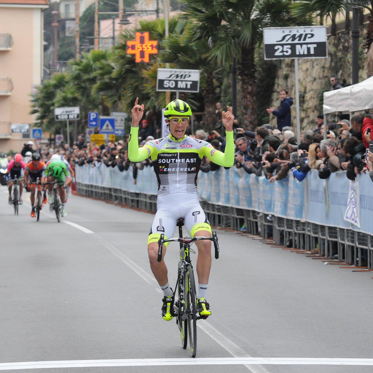 Buongiornooo oggi siamo con <a href="/AndreFedi/">Andrea Fedi</a>  che numero..... primo vincitore con il nuovo percorso
Secondo <a href="/sonnycolbrelli/">Sonny Colbrelli</a> 
Terzo <a href="/bolegrega/">Grega Bole </a>