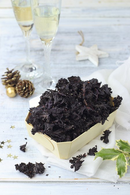 Chips piccanti di cavolo riccio. Per un'aperitivo speciale, E buon anno a tutti zuccheroeviole.com/2017/12/chips-… #ricette  #ricetta #Vegan #vegano #Capodanno #capodanno2018