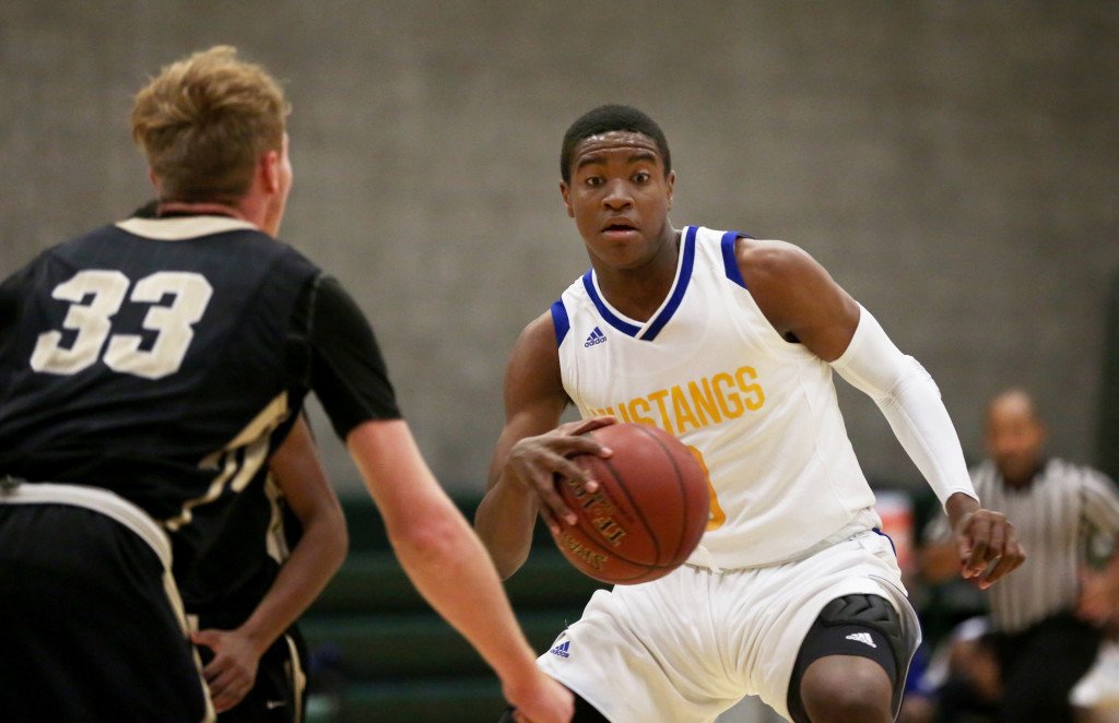 PasStarNews's tweet image. Hunter Woods leads Muir boys basketball to tournament title dlvr.it/Q8Hjjl