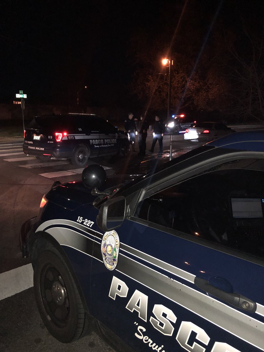 PascoPoliceDept's tweet photo. Officers are investigating a 911 hang up in the area of 14th and Pearl #OfficerAcock #k9hapo https://t.co/yJC8TcaLTe