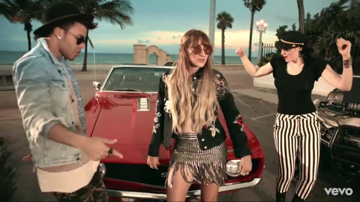 LinquimanSolci's tweet photo. @haashoficial @PrinceRoyce es que nunca me canso de escuchar esta canción❤ se verdad que me cambia el humor😍 la amo.. Son increibles los tres👏👏 100 años 💕 https://t.co/0iie9PDSlJ