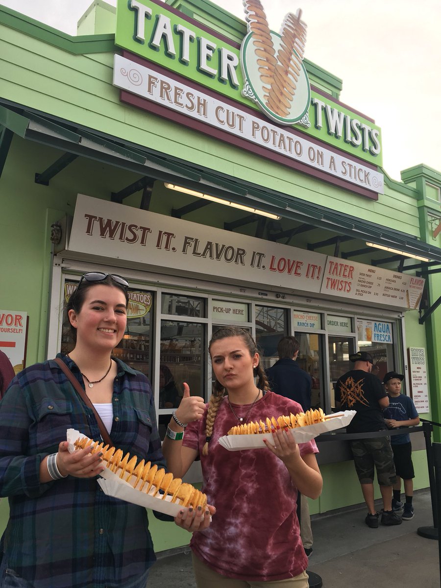 buckeyemon's tweet photo. Santa Cruz Boardwalk Fun! #winterbreak17 #californiavibes https://t.co/D5HbdE35nk