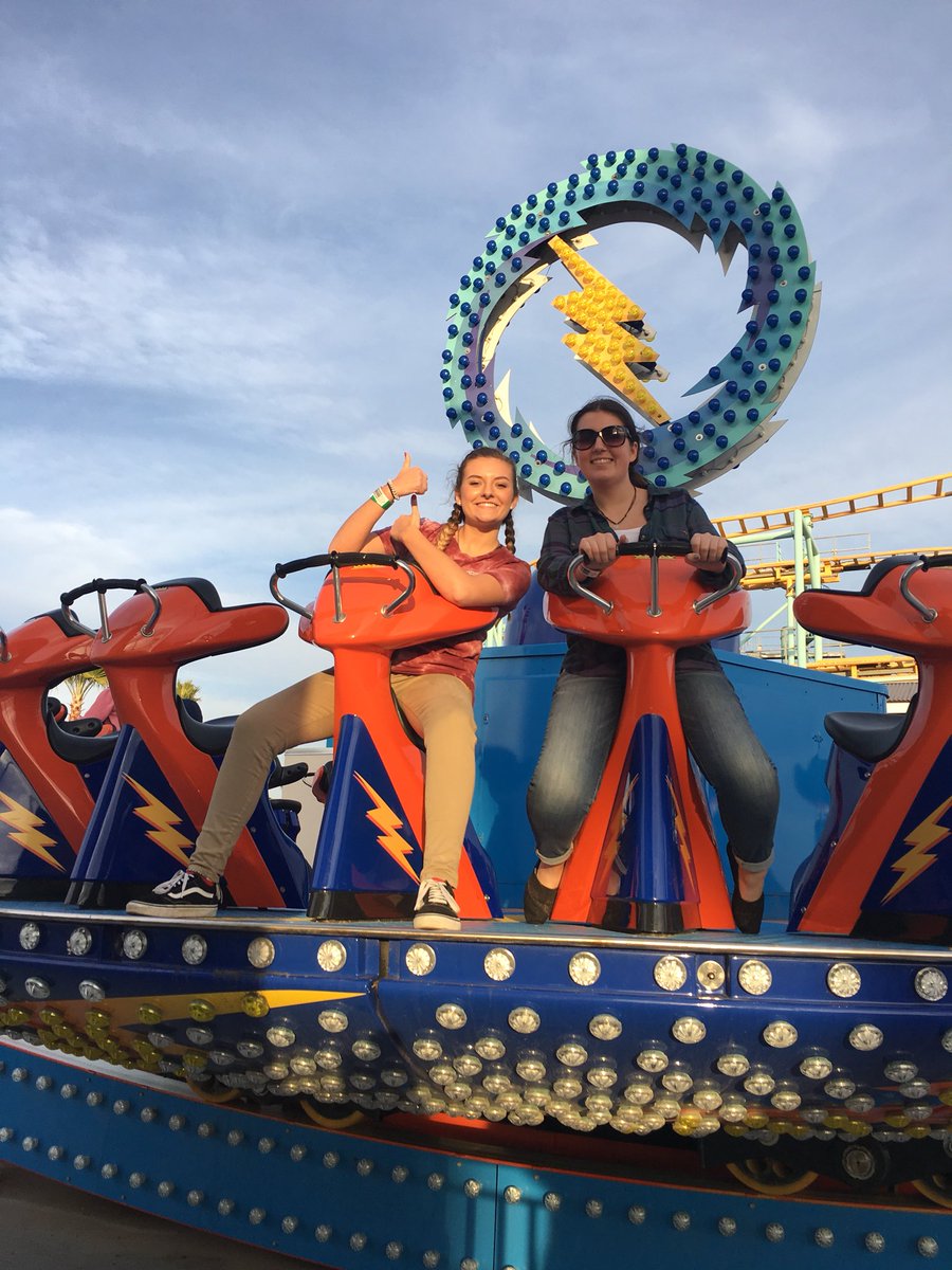 buckeyemon's tweet photo. Santa Cruz Boardwalk Fun! #winterbreak17 #californiavibes https://t.co/D5HbdE35nk