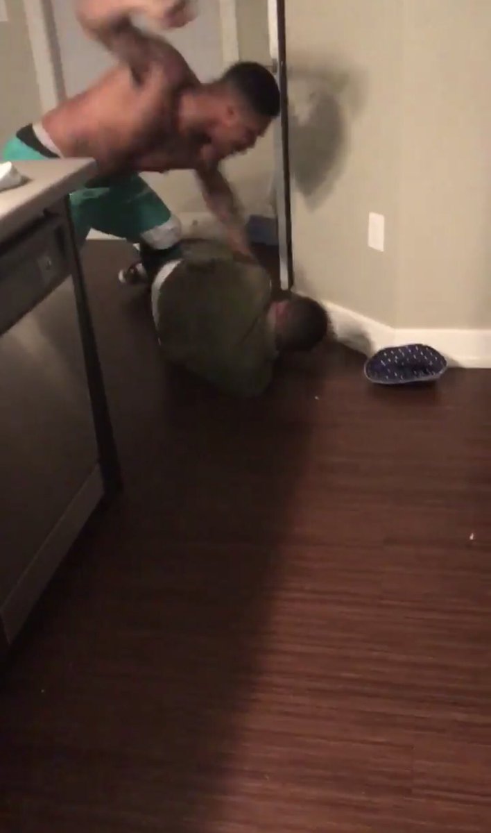 Kelly_jayye's tweet image. Me: *steps outside*
The cold: