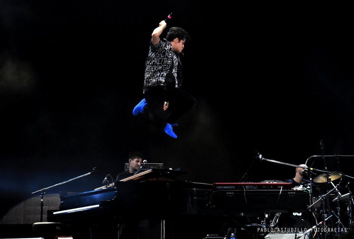 AstudilloFoto's tweet photo. @jamiecullum #jamiecullum #BuenosAires #2016 #jump https://t.co/H9nlNjK0B4