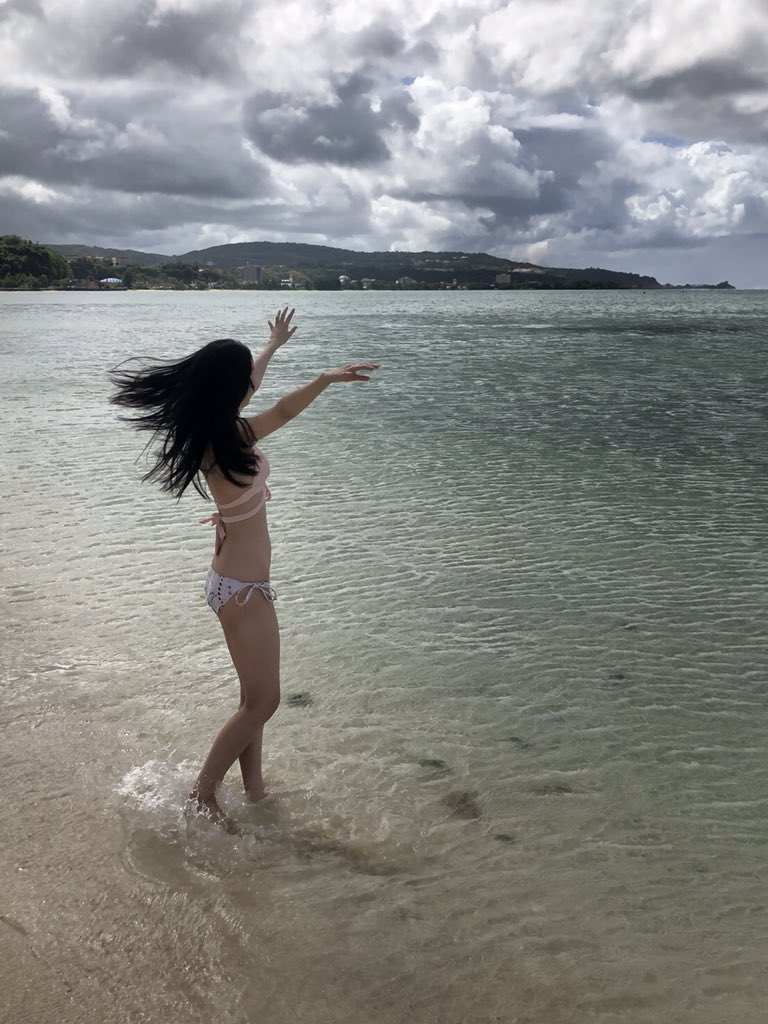 黒木麗奈の水着姿でわかる超スレンダーボディ画像