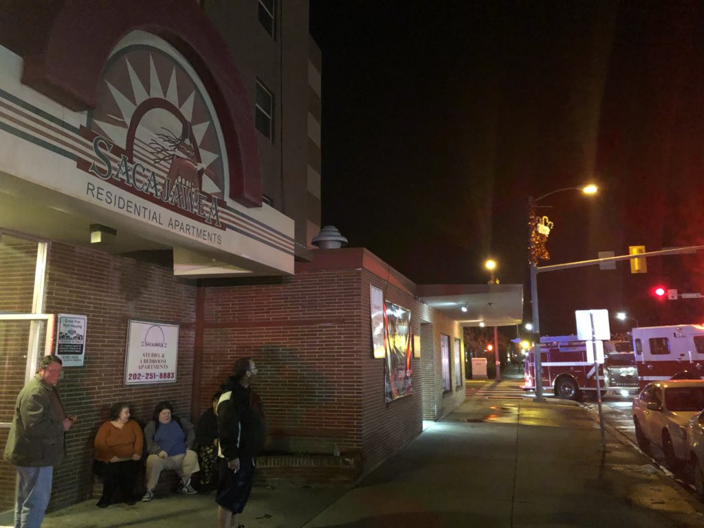 PascoPoliceDept's tweet image. Police and fire activity near 4th/Sylvester. We are at the Sacajawea Apartments, 507 N 4th Ave assisting @Pascowafire with someone stuck in the elevator. #pascoproblems #everyonelovesafireman #godblessamericassecondresponders