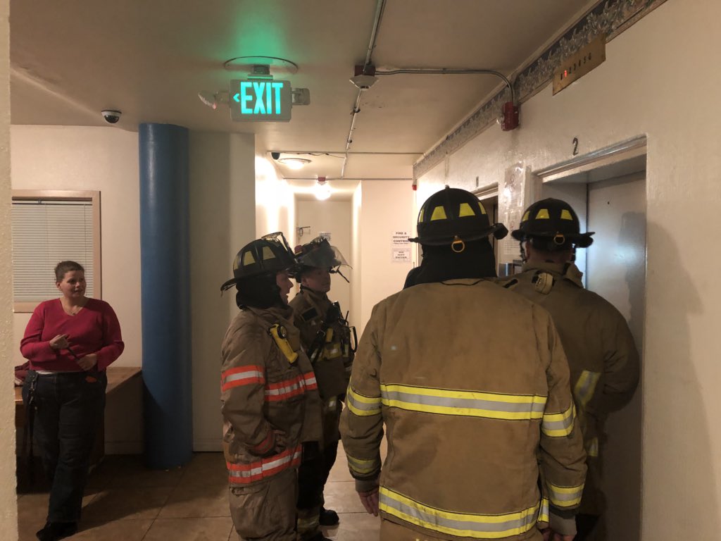 PascoPoliceDept's tweet image. Police and fire activity near 4th/Sylvester. We are at the Sacajawea Apartments, 507 N 4th Ave assisting @Pascowafire with someone stuck in the elevator. #pascoproblems #everyonelovesafireman #godblessamericassecondresponders
