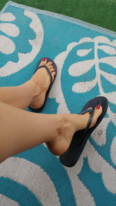 Retweet if you love my #feet https://t.co/BStFRmD1QW<a href="/tag/feet"class="tags">#feet</a>
