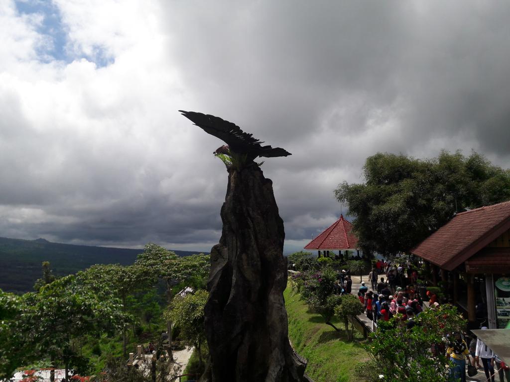 Jelang #KetepNewYearsParty  walau mentari enggan tersenyum tdk menyurutkan wisatawan ke <a href="/ketep_pass/">Ketep Pass Magelang</a>  unt rekreasi dan belajar   vulkanogi #LiburanDiJatengAja <a href="/ganjarpranowo/">Ganjar Pranowo</a> <a href="/VisitJawaTengah/">Visit Jawa Tengah</a> @disporaparjtg @Kemenpar_RI @kominfo_jtg <a href="/GenPIJateng/">GenPIJateng</a>  <a href="/kabarMGL/">Magelang®</a>