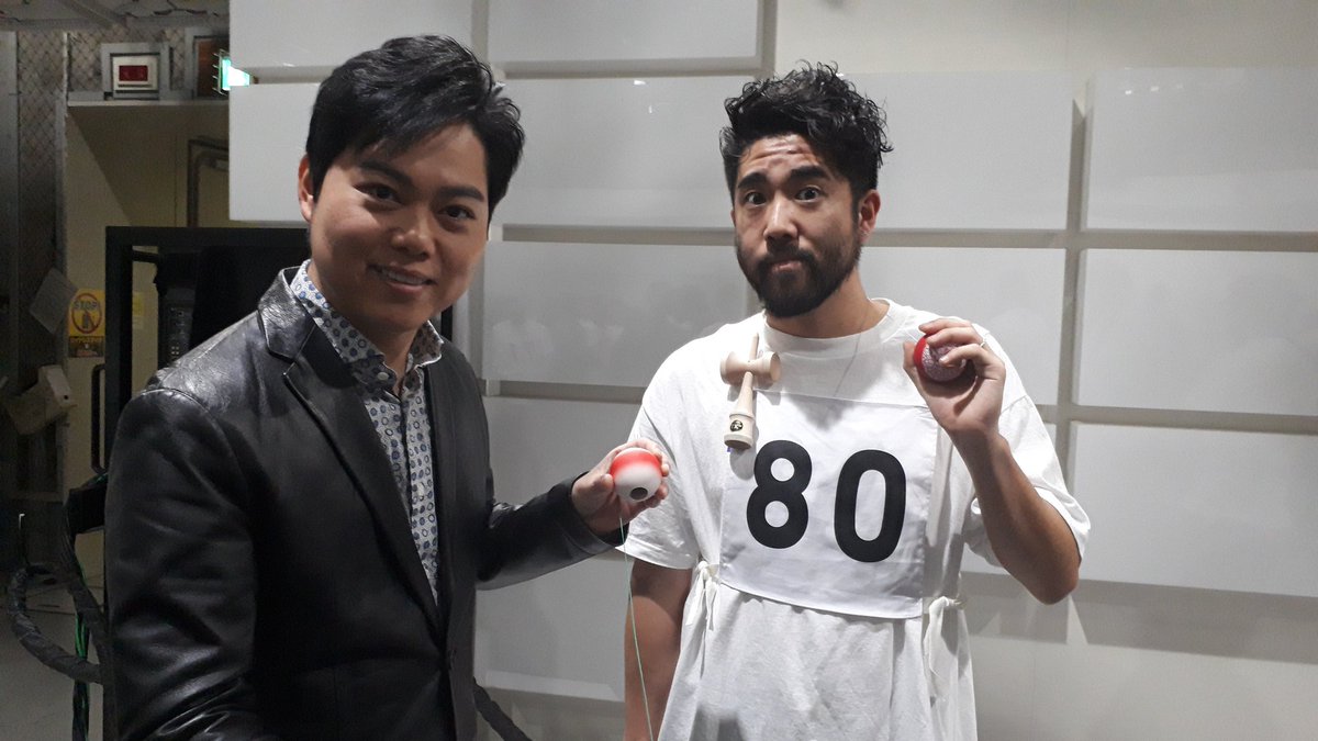 日本クラウン 演歌 歌謡曲 公式 三山ひろしのお隣の男性 ご紹介します なんという偶然でしょうか ギネス世界記録を目指すメンバーに レコード大賞新人賞の中澤卓也の実の兄が 弟の卓也よりも歌手ではない兄が先に紅白の舞台に 卓也 後に続け 日本クラウン 演歌 歌謡曲 公式 三山ひろしのお隣の男性 ご紹介します なんという偶然でしょうか ギネス世界記録を目指すメンバーに レコード大賞新人賞の中澤卓也の実の兄が 弟の卓也よりも歌手ではない兄が先に紅白の舞台に 卓也 後に続け