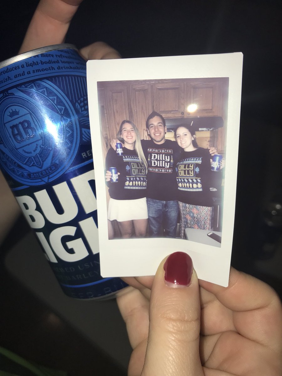 lizzsteidl's tweet photo. @budweiserusa dilly dilly https://t.co/d0a5JLzDCU