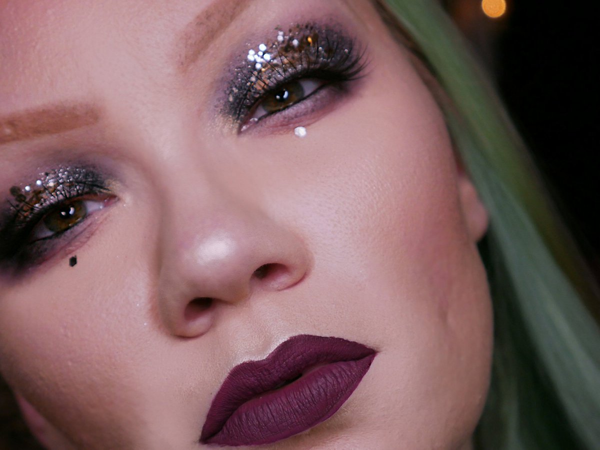S_personalityyy's tweet photo. 🎉SUPER GLAM for 2018🎉
•
Video is live on my channel, link is in my bio
•
https://t.co/x6u1Mv7paJ
•
#NewYearsEve #newyears #newyearsmakeup #shopmissa #diamondpowder #glitteraddict #limecrime #unicornmakeup #fetish #meetmattetrimony https://t.co/cBWko4v7Qb