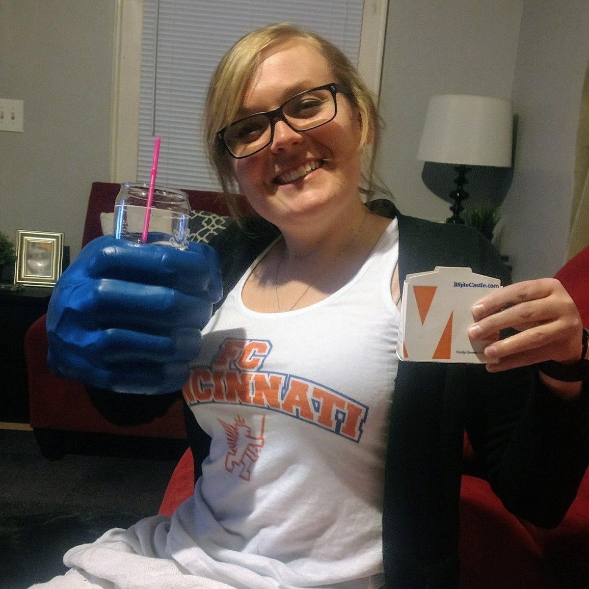 CincySuperFan's tweet photo. Our healthy lifestyle continues....
But mostly this picture is meant for @MsCincySuperFan to show off her new #HulkHand Koozie.
Blue of course. Because #FCCincy. https://t.co/XCn6fATAL3