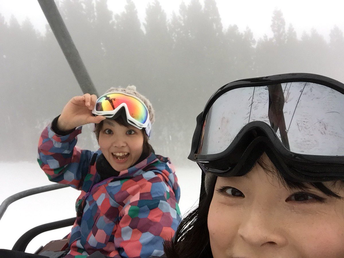 miku298's tweet photo. 2017年もあと少しで終わりかぁー😉
そんな年の��に今シーズン初ボード😆😆
めっちゃ視界不良やったけど楽しかったー😆😆
板も買ったし2018年もいっぱいボード行くでー！！！！ https://t.co/qpV3WmAA4R