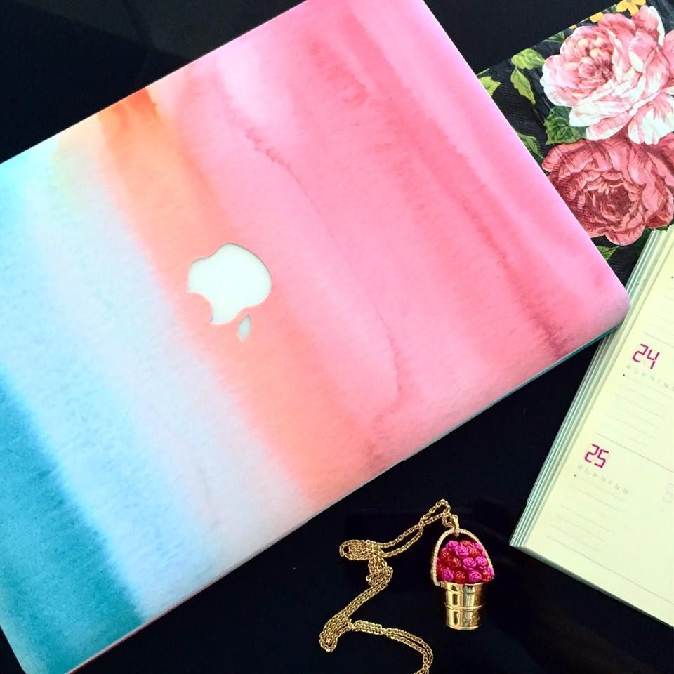 thisisfaded's tweet photo. #NEWYEAR situation brought to you by @soookaren ✨ Shop the best-selling Rainbow MacBook Skin🛍🙌@thisisfaded
•
•
•
#macbook #decor #macbookcase #macbookpro #macbookair #imac #instadecor #casemacbook #apple #decoracao https://t.co/T87QqOb2hC https://t.co/UnSFHkBN7G