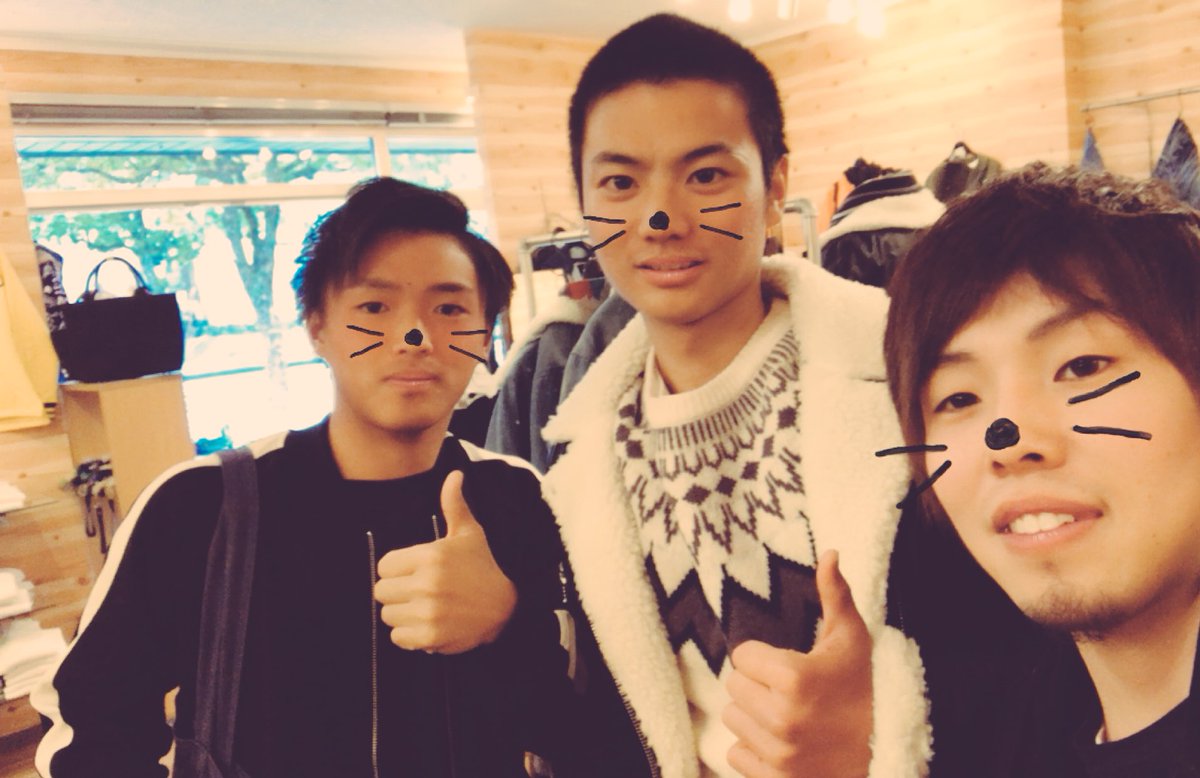 COLORSyatusiro's tweet photo. 本日ラスト営業！！
朝から沢山のご来店ありがとうございます！！
懐かしい顔ぶればかりっ😍

まだまだ営業中なので！！
今年最後はCOLORSで締めくくって下さい！！😏✨ https://t.co/ENx5xUpLuE