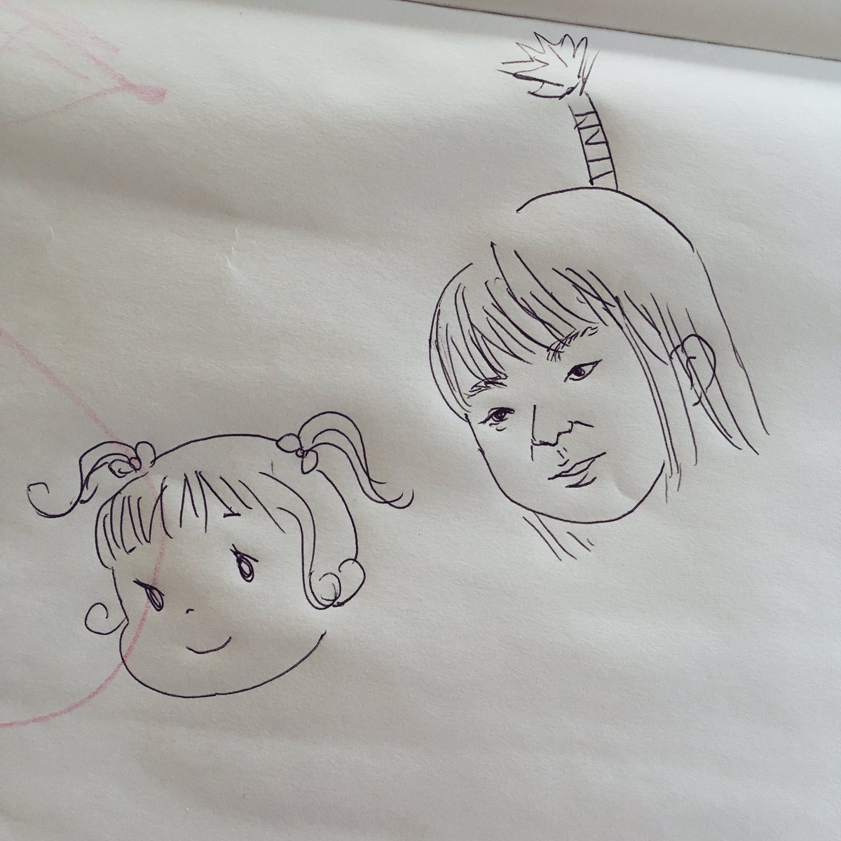 「[娘]ちゃんとママ描いて〜!」て言うから娘だけ可愛く描いてあげたら
「ママ似てるー!可愛い♡♡」
と絶賛されて複雑な気分である。そうかい?可愛いかい? 