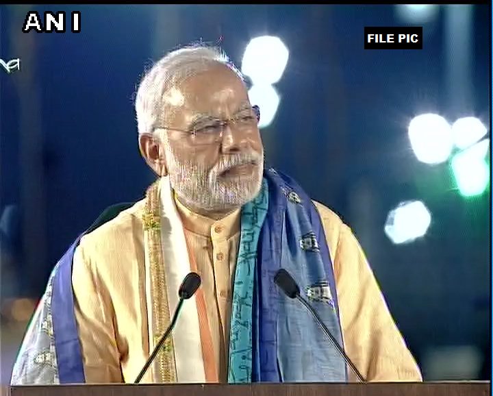 ANI's tweet photo. It had come to our notice that if a Muslim woman wants to go on Haj ,she must have a ‘Mehram’ or a male guardian, otherwise she cannot travel, it was discriminatory, we have changed this rule and this year arnd 1300 women applied to go without a male guardian: PM Modi #MannKiBaat https://t.co/1nekgrP2aw