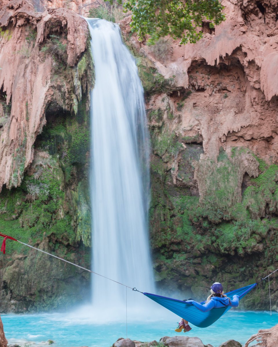 wndrwheatleys's tweet photo. Throwing back to our 3rd favorite adventure from 2017... making the 10-mile trek to the majestic Havasu Falls! 
#havasu #waterfall #havasupai https://t.co/mqeuJWlIL6