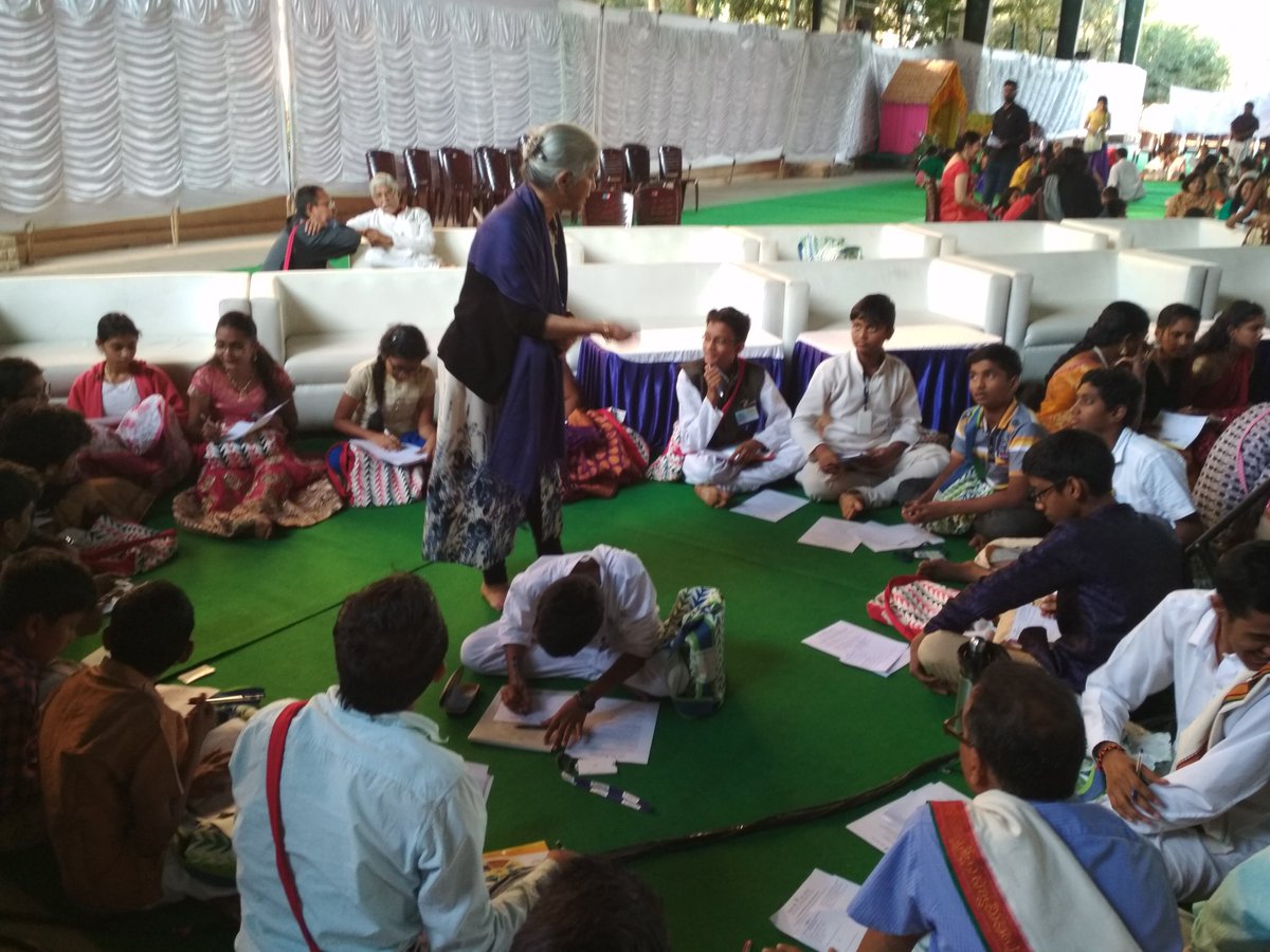 SPICMACAYBLR's tweet photo. State coordinators discussing with participants of #ISC2017 about activities of @spicmacay  and expanding the movement in the areas https://t.co/OwTxppgpy0