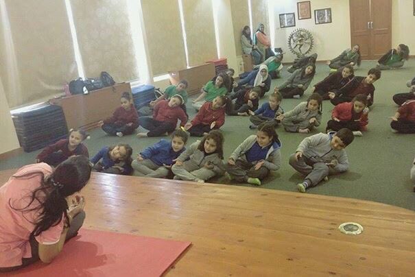 AmbSanjay_'s tweet photo. #Flashback2017 #MACIC engagement with schools has reached over 1000 Egyptian schoolchildren. Every week 30-40 kids visit for familiarization on India- history, geog, people, festivals, food, Hindi, yoga, sports- return home as #littleambassadors @MEAIndia @SushmaSwaraj @PMOIndia https://t.co/bQlpkqZ6Qw