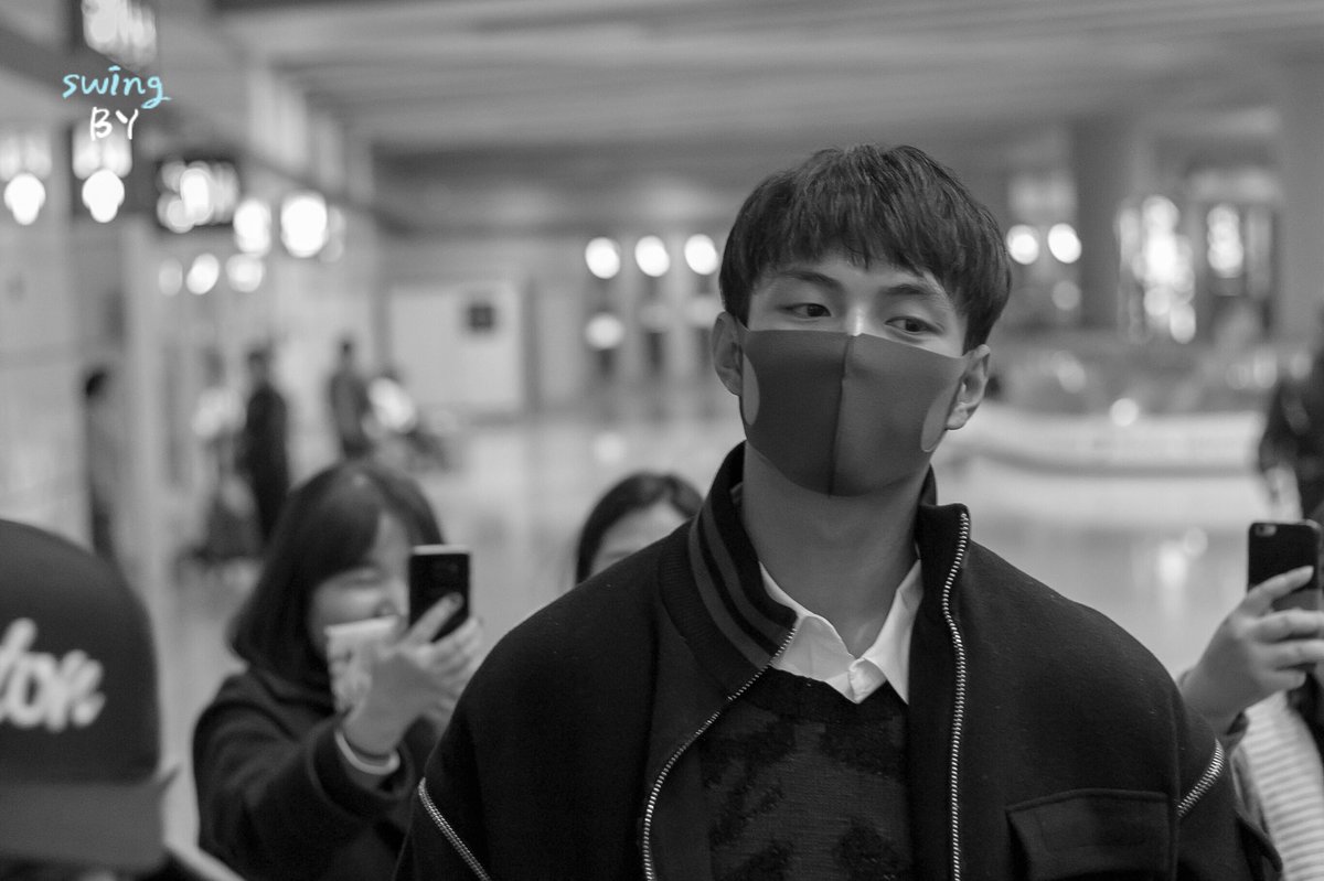 swing_BY94's tweet photo. #杨业明 #杨业明leo #양예밍 
2017.12.31 청두🛬북경 https://t.co/U4xNeJ8FEk
