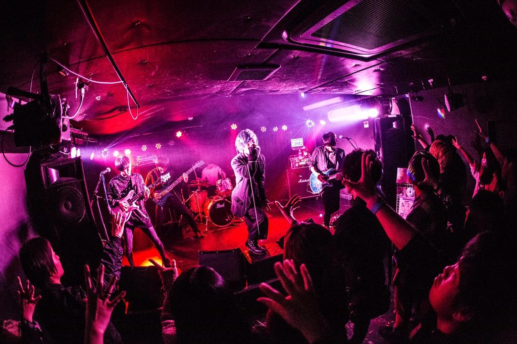 SenUni_aichi's tweet photo. Sense of Unity を一年間応援ありがとうございました！！！

このバンドが活動出来たのは皆様のライブハウスでの応援、snsでのご協力のおかげです！✨

来年が皆にとって飛躍の年になることを祈っております！🐤✨

年明け解散まで2本のライブよろしくお願いいたします！！

よいお年を！！！！🎉 https://t.co/ghnpMuCcgf