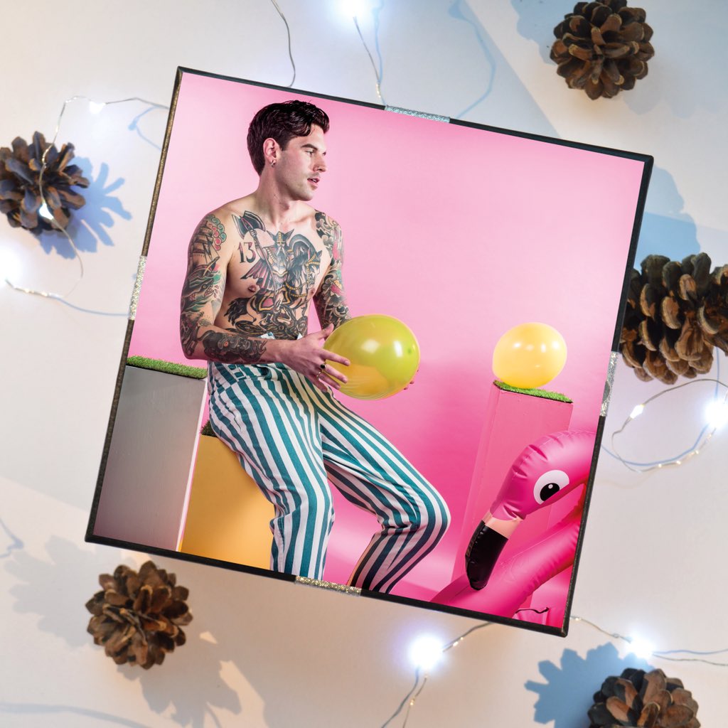 LEEDSRAGFASHION's tweet photo. On the 7th day of Christmas it was #NewYearsEve ...🎁 Click the link in bio to download the official #LRFS18 Calendar & kindly #donate while you do so 💛 We hope that you all have a fabulous time partying this evening! 💃🏽🕺🏻✨ #12DaysofChristmas #charity #leeds #rag #fashion https://t.co/sIUAdyHvZO