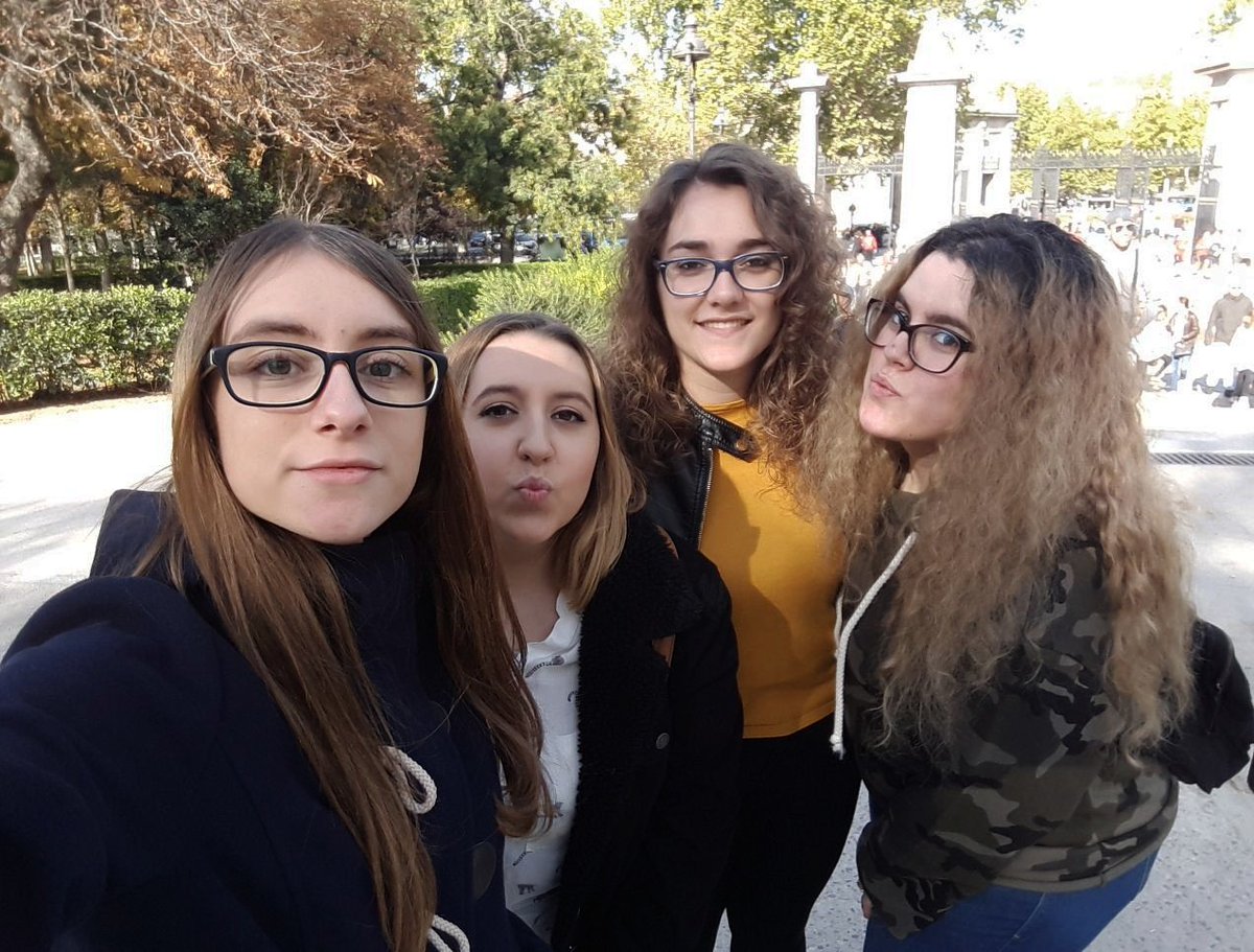 _CrazyQueens's tweet photo. Hemos pasado un gran año juntas, lleno de experiencias inolvidables. A ver que nos trae 2018 ❤ https://t.co/eMA1VR6Zmg