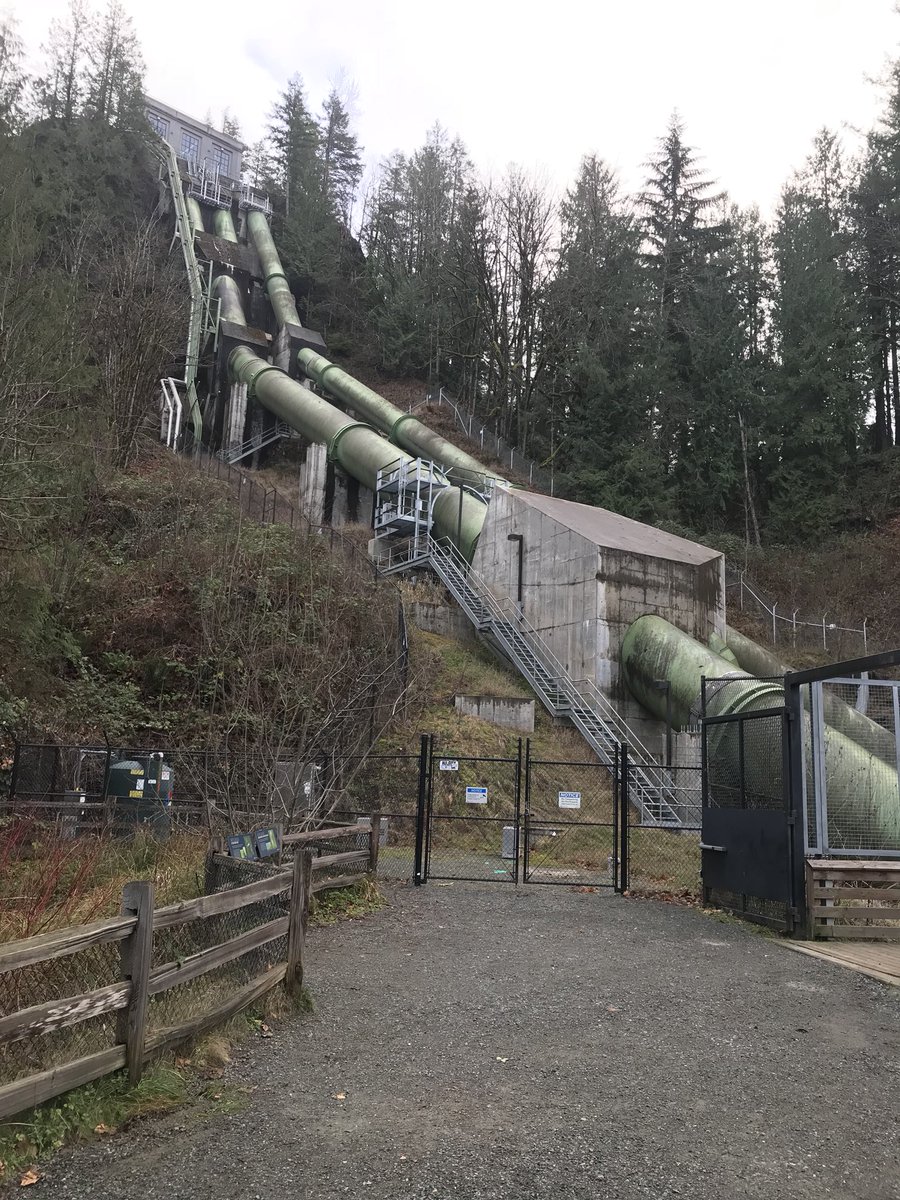 Moos_craft's tweet photo. Beautiful journey through Snoqualmie falls trail today! So much nature to take in and loved goofing with the kiddos #moosmits https://t.co/yR02fDQHob